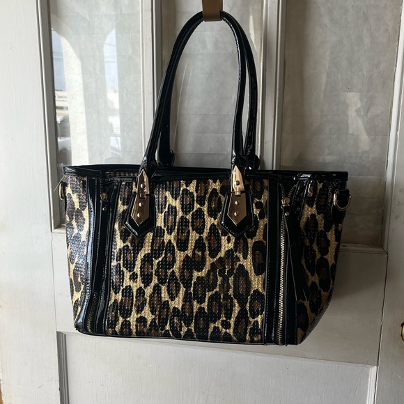 Leopard Print Tote - Picture 2 of 8